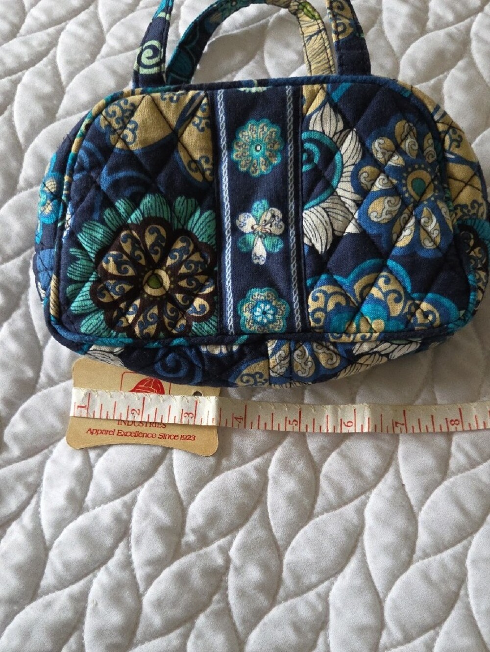Vera Bradley Quilted Small Purde/Cosmetic Case - Picture 5 of 6